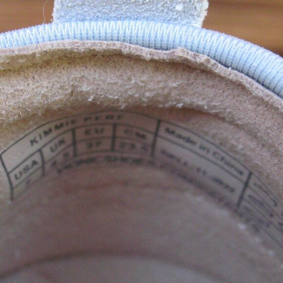 NWOB Vionic Kimmie Perf Sneakers - Picture 8 of 8